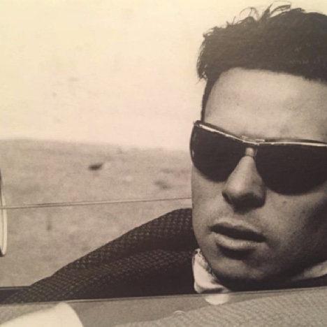 Jim "Rock and Roll" avec ses lunettes tendances... Jim "Rock and Roll" avec ses lunettes tendances...